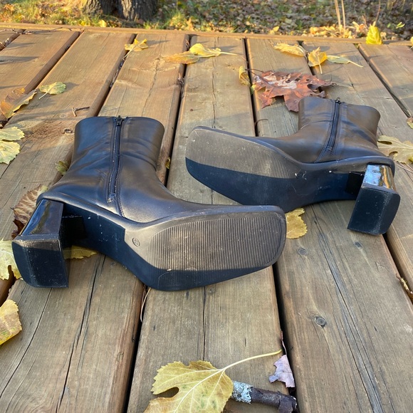 Black leather boots made in Romania. - Picture 4 of 5